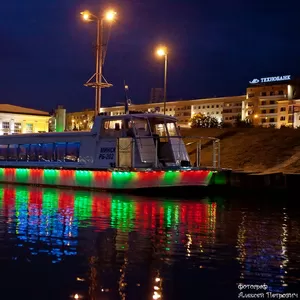 Теплоход прогулочный. В отличном состоянии. Фото.