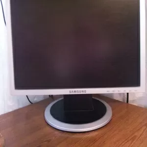 Монитор Samsung SyncMaster 740N