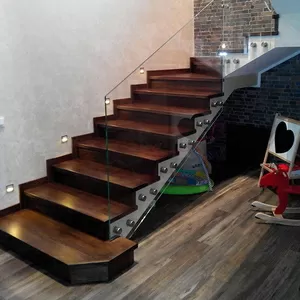 Ограждение балконов,  лестниц из закаленного стекла