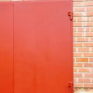 Гаражные металлические ворота с калиткой и без калитки