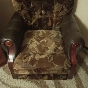 Мягкий уголок- диван и 2 кресла