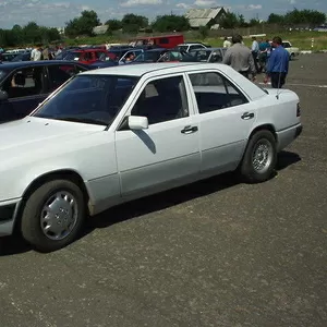 Мерседес 124,  цвет белый, 